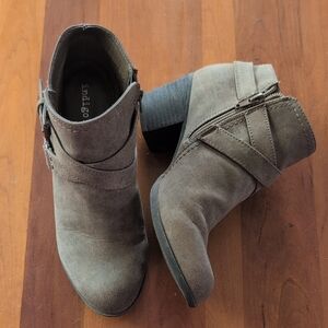Indigo Women's Gray Ankle Boots